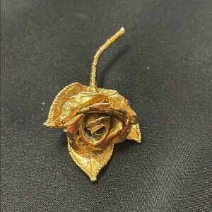 Elegant Gold Rose Brooch